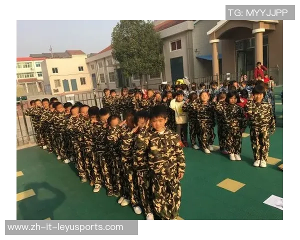 甜蜜的爱心足球蛋糕为孩子们的生日派对增添无限乐趣与温馨